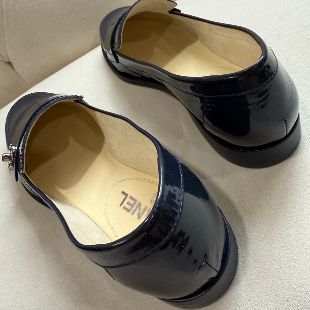 CHANEL Navy Blue Patent Leather Loafers size 39 - Picture 9 of 12
